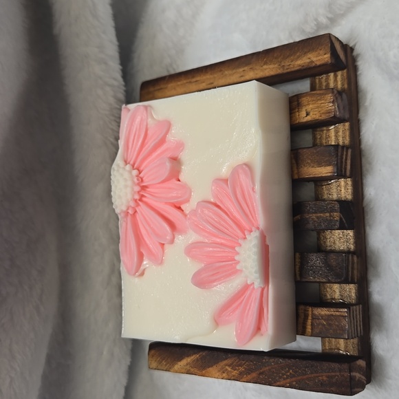 Hand Crafted Rose Shea Butter Soap 4oz Bar - Picture 3 of 4